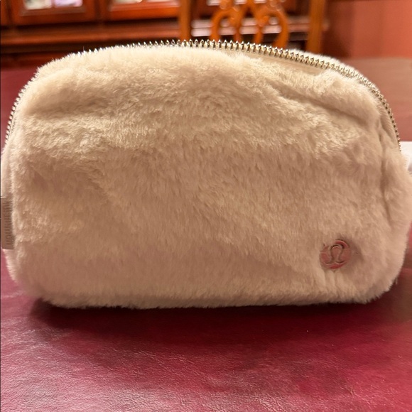 lululemon everywhere belt bag fluffy Amazon.com: Athletica Fleece (Light Ivory) : Clothing, Shoes & Jewelry Lululemon Everywhere Fleece Belt Bag